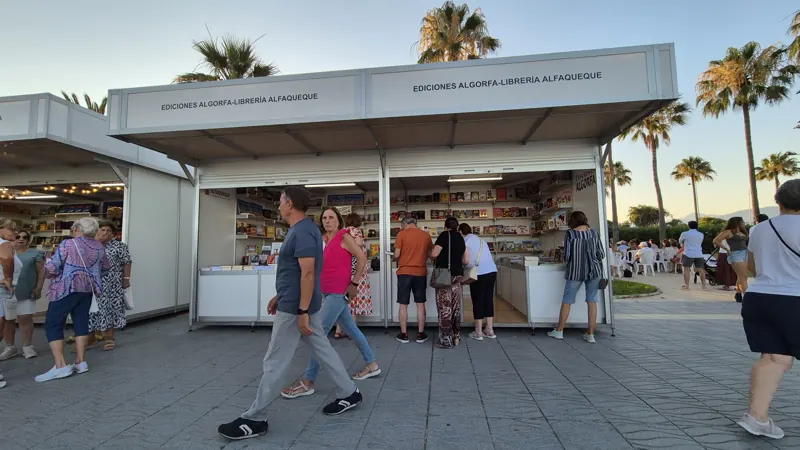 Casetas de Ediciones Algorfa y Librería Alfaqueque en la Feria del Libro de Marbella